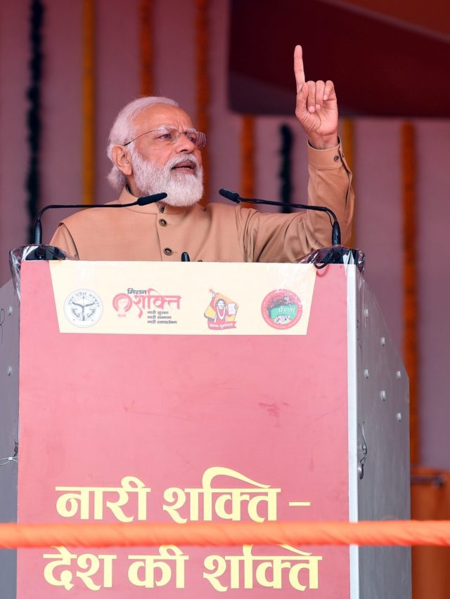 संगम की पवित्र धरती पर मोदी